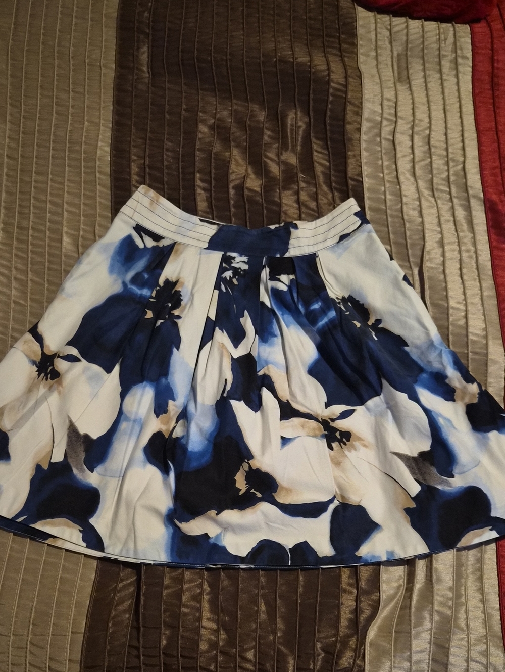 White House Blavk Market Blue and White Floral Skirt Size 2